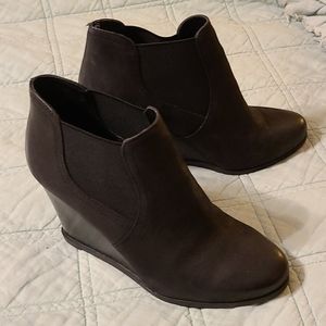 Ankle boot size 8 in black